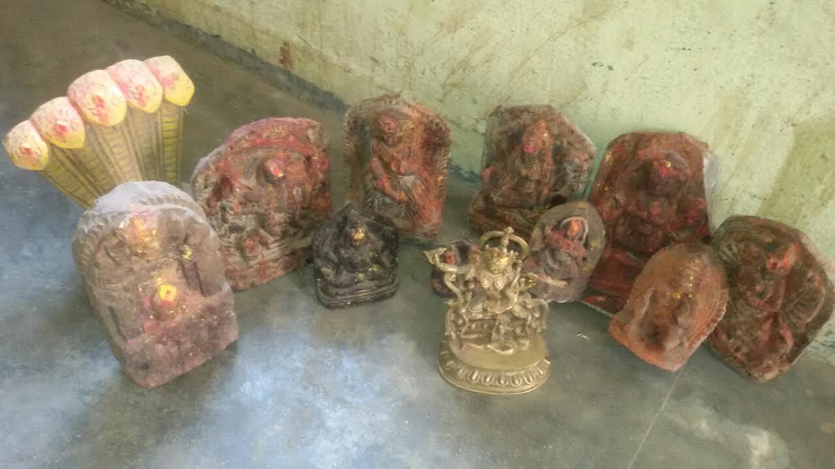 Police recover 10 idols